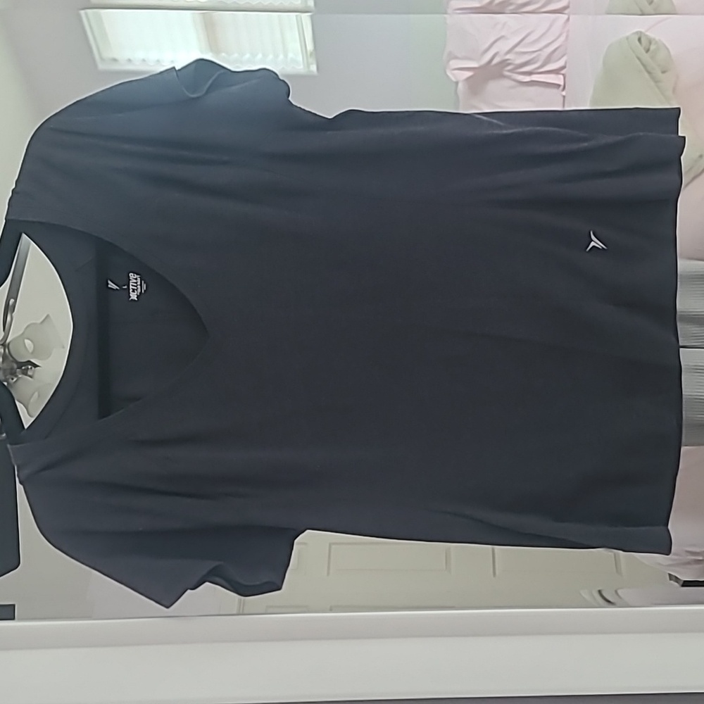 Old Navy Active short sleeve charcoal gray short sleeve size Large t-shirt.